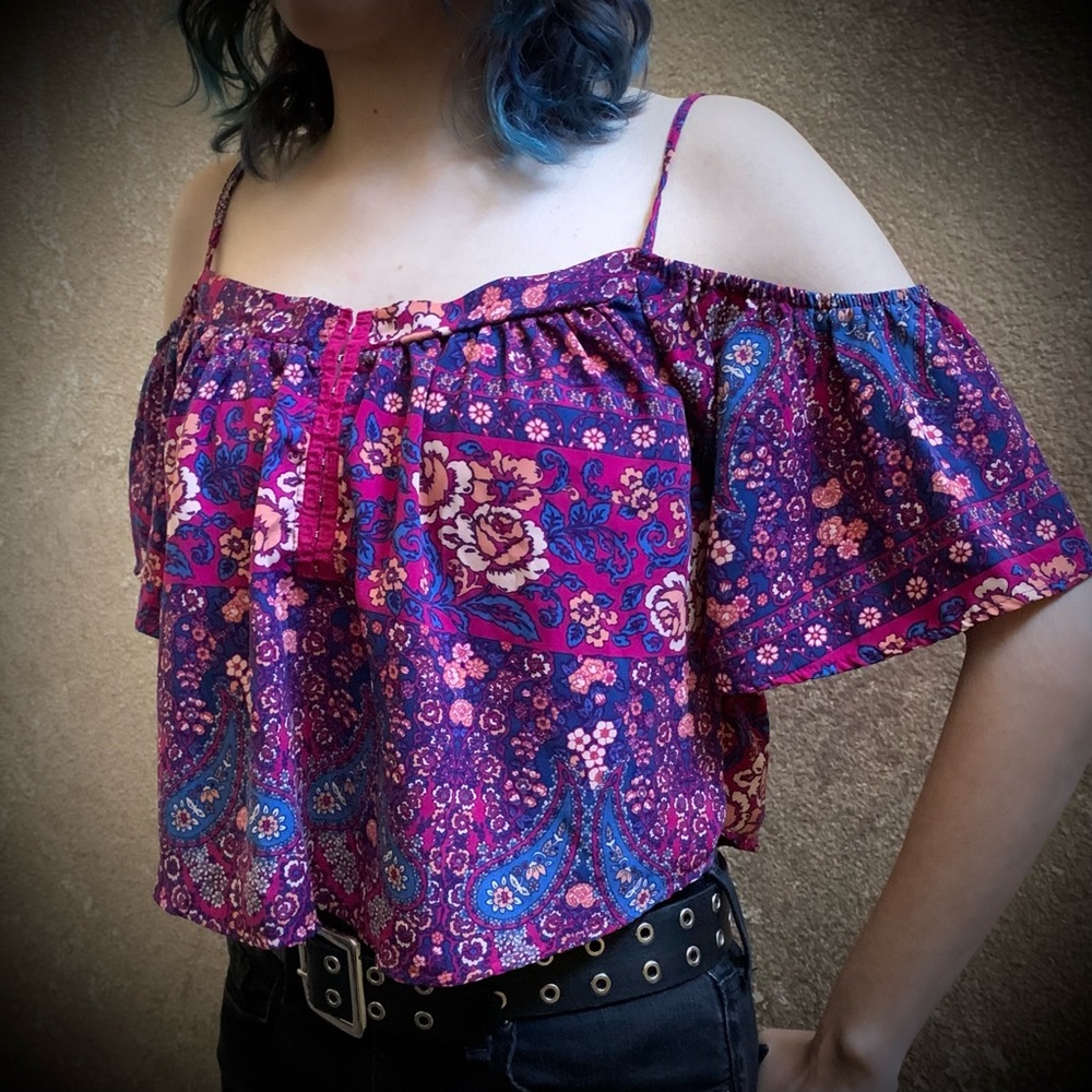 LA Hearts cold shoulder paisley crop small